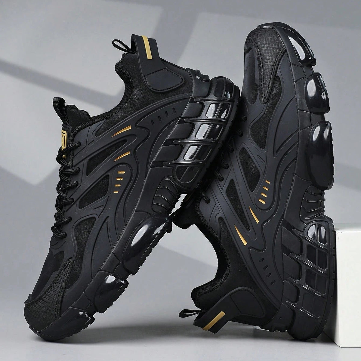Men's Sneakers, Lightweight Breathable Anti-Smash Work Shoes