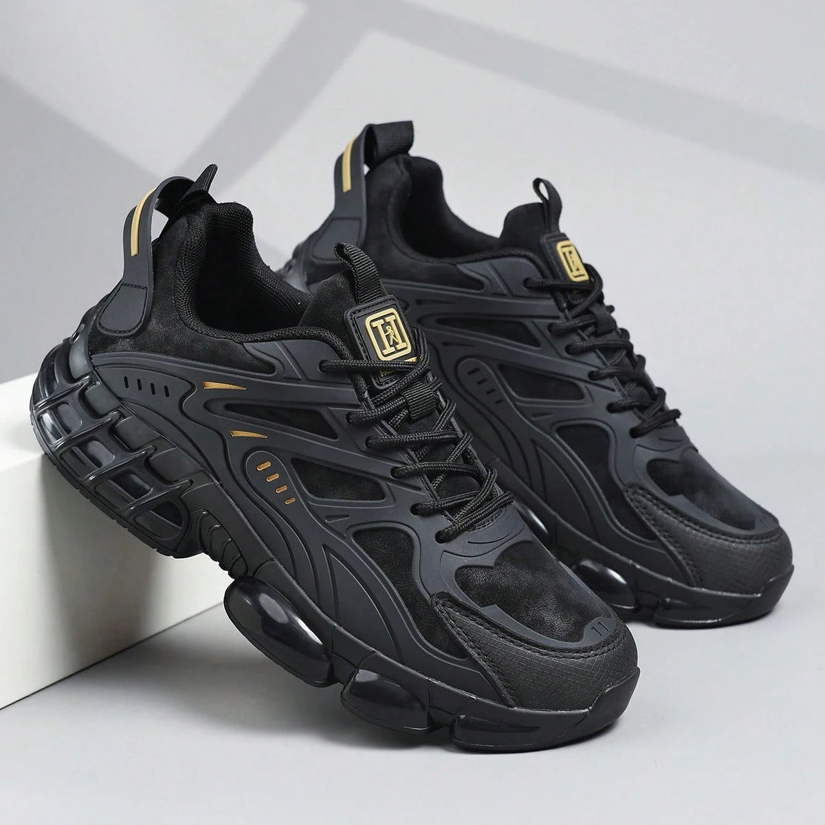 Men's Sneakers, Lightweight Breathable Anti-Smash Work Shoes